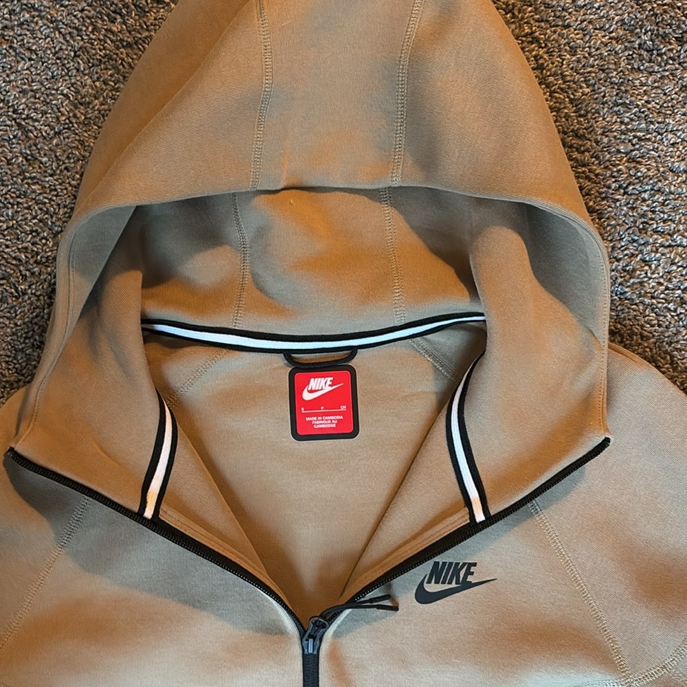 Beige Nike Tech - image 2